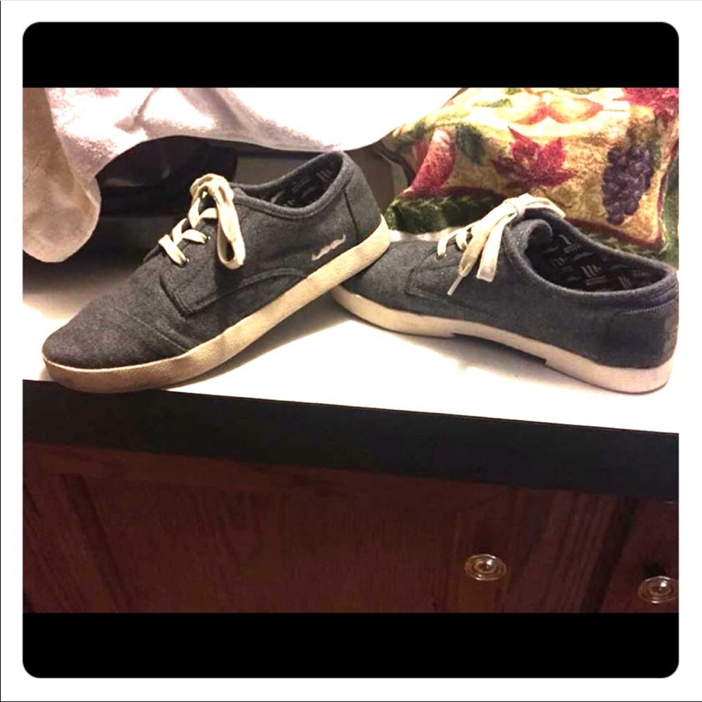 Women’s Toms 8W
